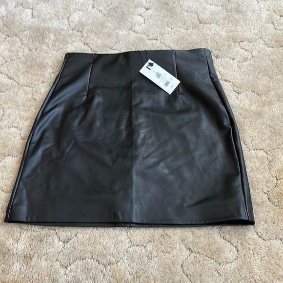 Faux leather size medium skirt - Picture 1 of 2